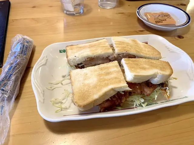 コメダ珈琲店「あみ焼きチキンホットサンド」