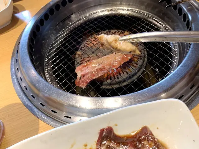 焼肉を焼いているところ