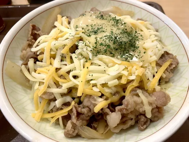 すき家の牛丼 チーズトッピング