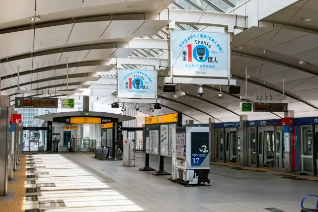 ゆりかもめ新橋駅