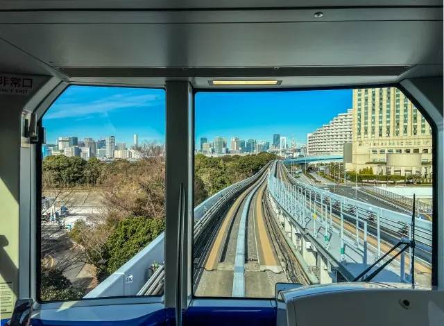 ゆりかもめの車窓から見た景色