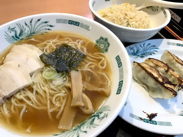 日高屋のラーメンと餃子とチャーハンのセット