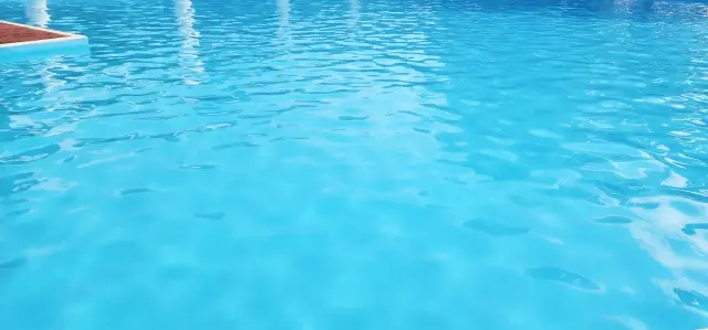 プールの水面