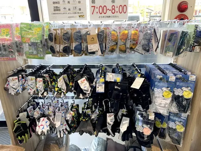 ワークマン店舗サングラス・手袋売り場