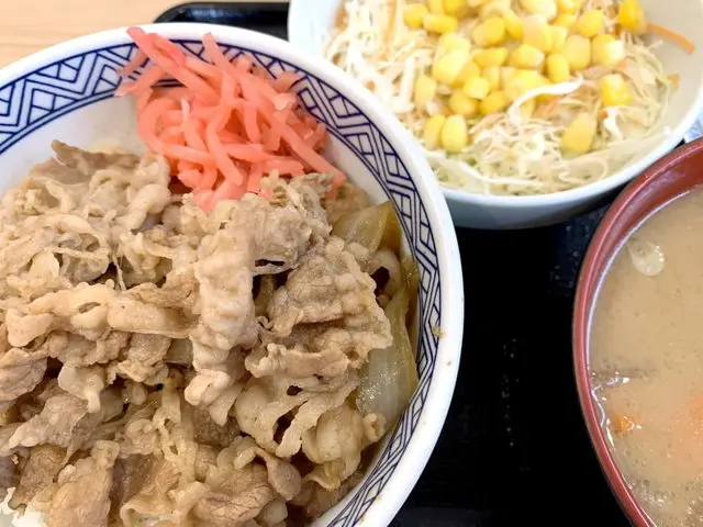 吉野家の牛丼セット