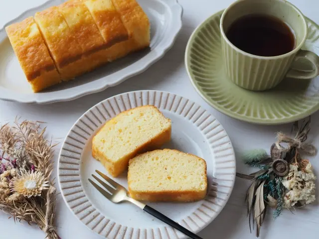 パウンドケーキと紅茶